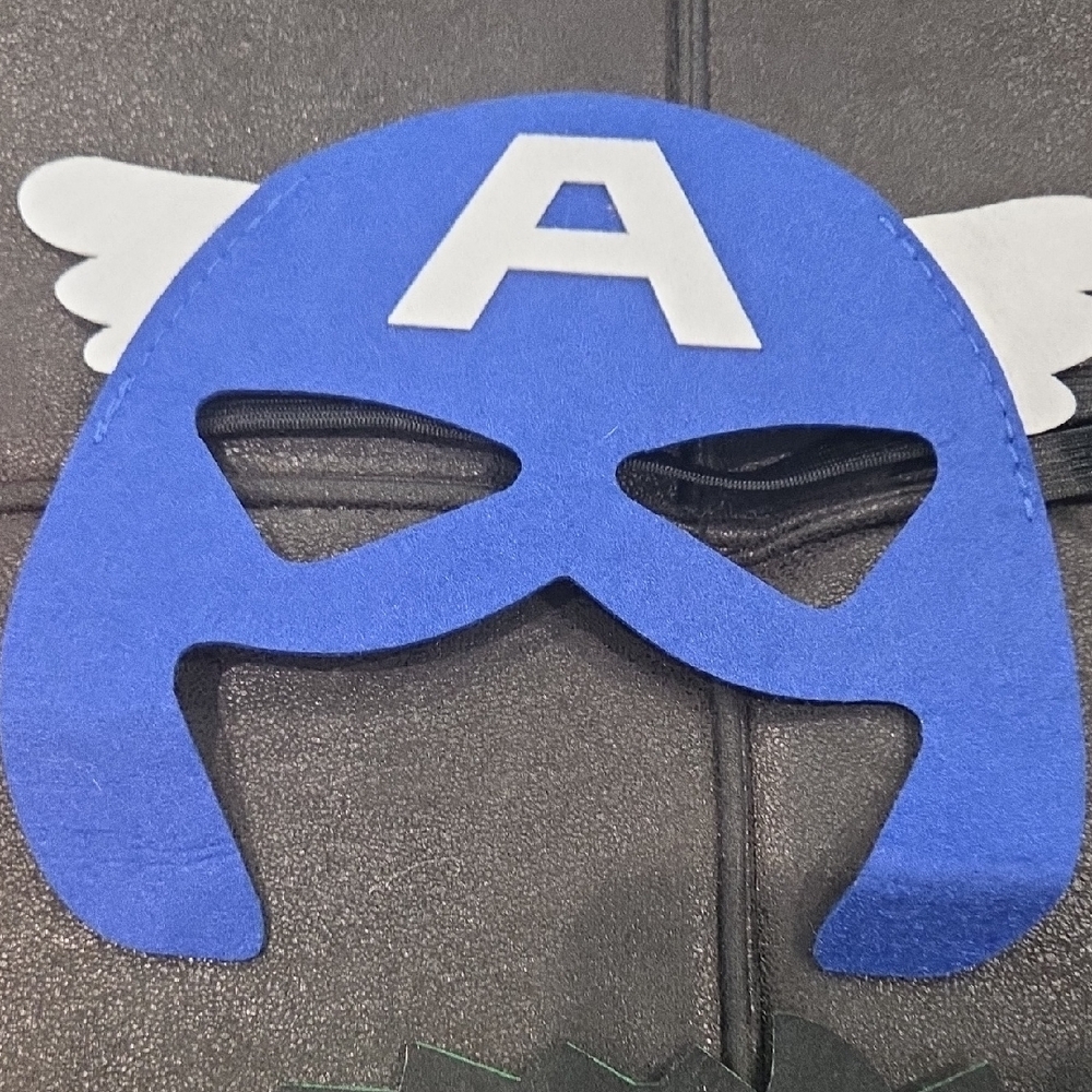 Marvel Avengers Kids Superhero Mask Set - Picture 3 of 4